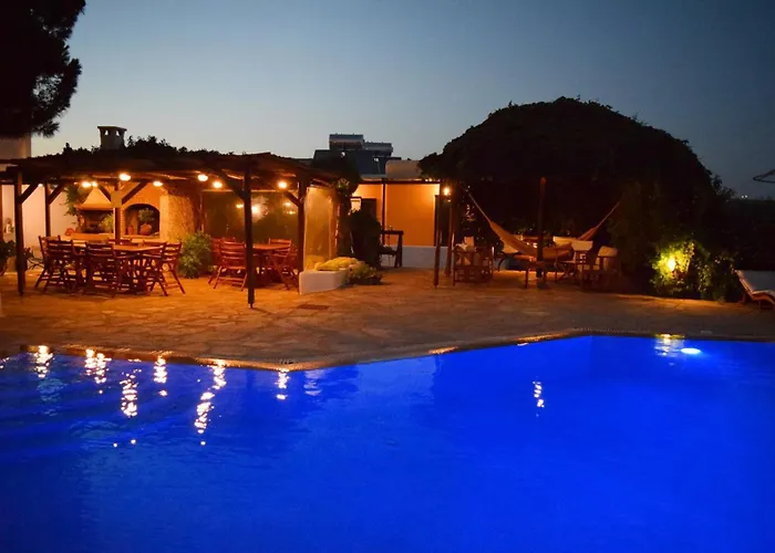 Tzane Studios & Apartments - Steps Away From Golden Beach
