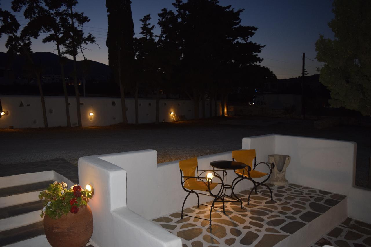 Tzane & - Steps Away From Golden Apartment